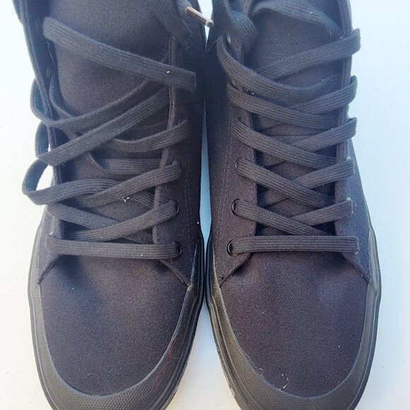Volcom Skater Shoes Hi Top Size 11 - Picture 1 of 4